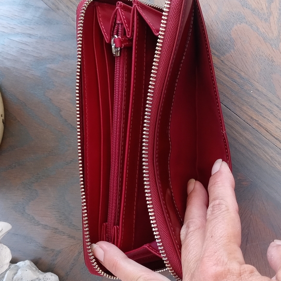 COACH RED LEATHER ZIP AROUND WALLETT - Picture 4 of 8